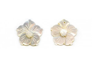 Mother of Pearl 28mm Flower Pendant
