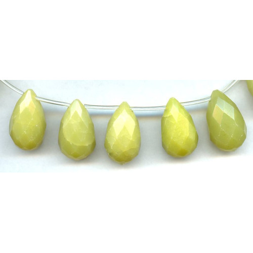 264-1067 Olive Jade <br>15x25 Teardrop Briolette
