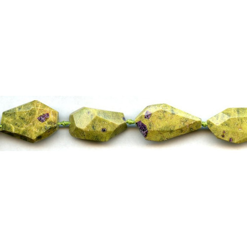 L2093-049 Stichtite <br>12-16x Faceted Flat Nugget