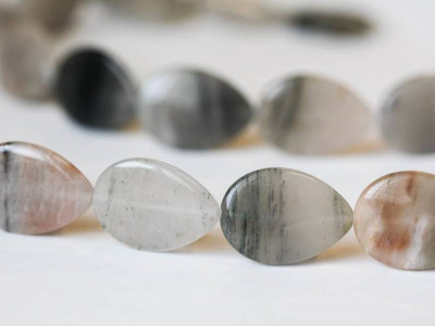 Green Quartz 22x30 Flat Pear