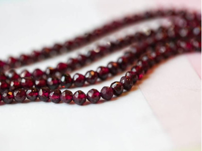 Garnet 4mm Faceted Round