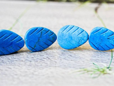 Turquoise Howlite 15x20 Leaf