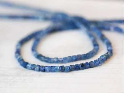Kyanite 2.5mm Beveled Cube