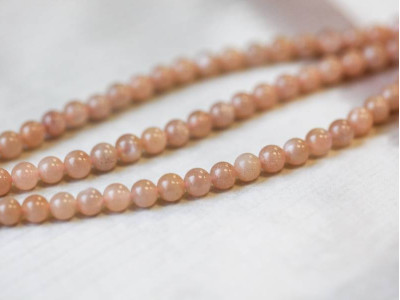 Peach Moonstone 4-4.5mm Round