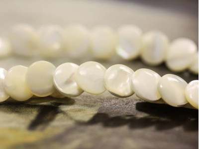 Mother of Pearl 10mm Lentil