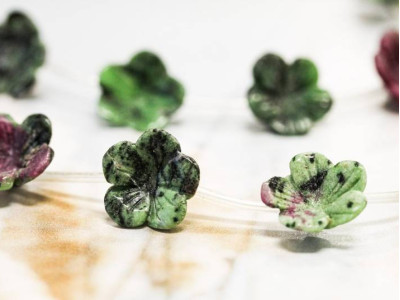 Ruby Zoisite 18mm Flower