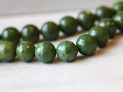 Green Jade 12mm Faceted Round Green Jade 12mm Faceted Round