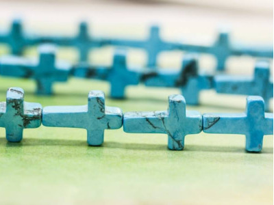 Turquoise Howlite 10x15 Cross