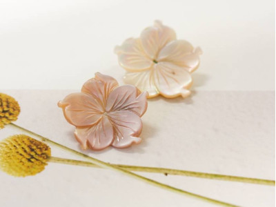 Pink Mother of Pearl 30mm Flower Pendant