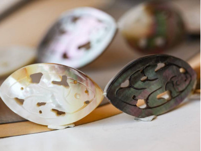 Black Mother of Pearl 21x36 Carved Flat Oval