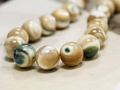 Natural Mother of Pearl 19mm Round