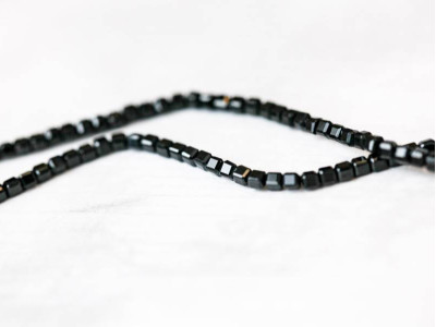 Black Spinel 2.5mm Beveled Cube