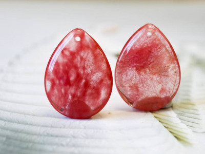 Cherry Quartz 30x40 Flat Pear Pendant