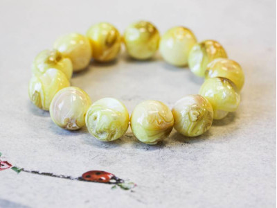 Dyed Mother of Pearl 16mm Round Bracelet