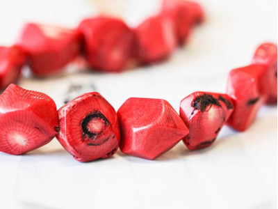 Dyed Coral 20-25x Faceted Nugget
