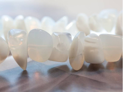 White Opal 16-22x Chips